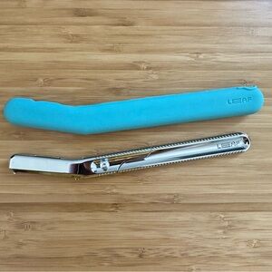 Leaf Shave - Chrome Dermaplaning Tool, Cover, and Refills
